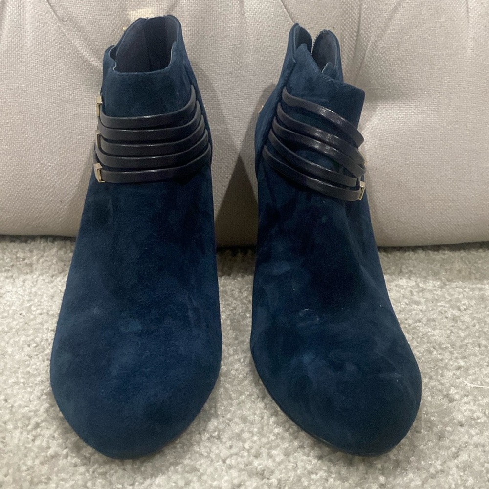 Bella Vita Navy booties sz 12